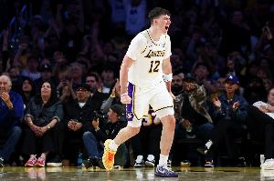 拉拉維亞：詹姆斯帶來了另一個(gè)層次的傳球能力 這是之前所沒有的