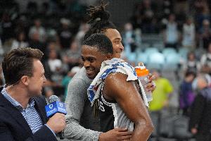 福克斯：我們現(xiàn)在用的是全新陣容 需要快速磨合到位