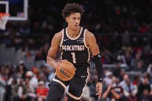 苦苦支撐！杰倫·約翰遜上半場(chǎng)8中6砍15+5+5 沃克9中5砍下13+2帽