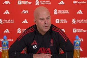 爭冠？斯洛特：我說了很多次目前不考慮這個，和上賽季領(lǐng)跑時一樣