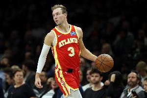 浪費(fèi)機(jī)會(huì)！肯納德?lián)寯喾磽艨栈@上丟 補(bǔ)籃也沒(méi)有