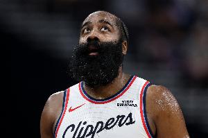 快船15場(chǎng)已經(jīng)7次因失誤讓對(duì)手得到至少26分 上賽季82場(chǎng)一共7次