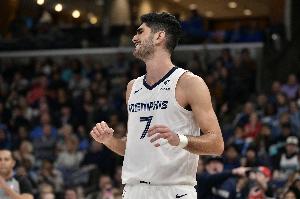 插翅難逃！基根·穆雷晃飛阿爾達馬出手三分被后者追回換手蓋掉