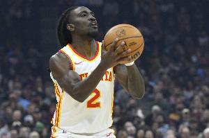 打回來(lái)了！基頓·華萊士連中三分 老鷹填平19分大坑追平馬刺