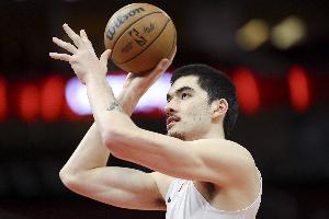 新技能？埃迪弧頂接球命中追身三分球