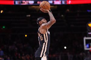 高難度！亞歷山大·沃克滯空上籃得手 老鷹完成9-2攻擊波反超馬刺