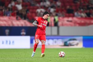 冠軍圣體??36歲老將張琳芃獲第11座中超冠軍！生涯20冠！