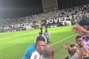 桑托斯主場(chǎng)輸球！賽后內(nèi)馬爾與球迷起口角沖突！