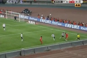 賞心悅目！09年高洪波國(guó)足首秀，國(guó)足連續(xù)傳球配合蒿俊閔爆射破門(mén)