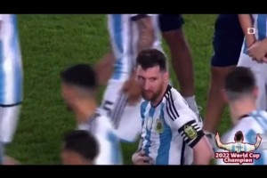 梅西在國家隊的地位有多高？看看這個視頻就知道了