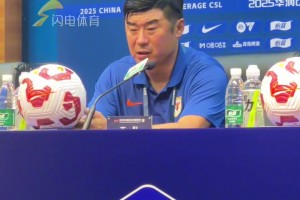 泰山隊3-0梅州客家，賽后謝場北看臺，全場球迷高喊洛佩斯、彭嘯