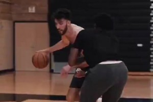 米切爾和特雷-楊一起打野球，這三分真是刷刷進(jìn)