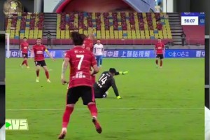 博主：紅牌是王大雷的責(zé)任，但又不單是他一個人的責(zé)任