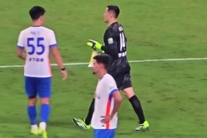 博主：那些說李源一沒有接到隊(duì)長袖標(biāo)的人，良心已死嗎？