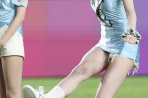 女博主評張元英開球：我們什么時候才能擁有“穿衣自由”??