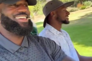 休賽期享受生活！老詹和隊友布朗尼一起去打高爾夫??