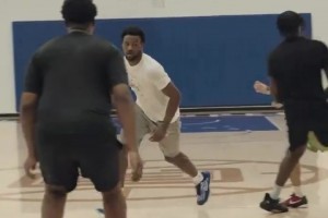 說話的是老詹嗎？布朗尼與今年的10號秀馬魯阿奇一起訓(xùn)練~