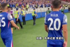 輸?shù)舻卤龋贡R茨基賽后向球迷致歉，連說兩聲“對不起”