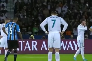 打的就是這個巧勁！名場面：C羅任意球直穿人墻，魔笛直接暴走！