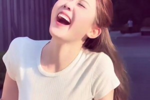 為我著迷！？云南玉昆女主持社媒留言：你也會為我啄米吧??