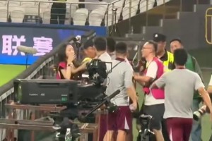 笑起來像月牙??玉昆美女主持大晚上不睡覺在試圖散發(fā)魅力~