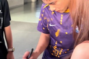 太帥了！網(wǎng)友近距離懟拍李明之子李嗣镕仍全程無(wú)死角?