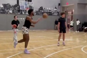 詹家父子仨合練，布朗尼這彈跳越來越變態(tài)了