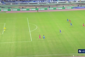 南京隊(duì)僅扳平3分鐘又落后！鹽城隊(duì)利用反越位再次取得領(lǐng)先??