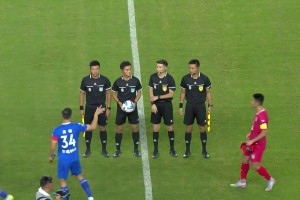 專業(yè)！蘇超南京vs鹽城比賽的執(zhí)法主裁是中超名哨買買提江??