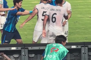 中甲賽場爆發(fā)激烈沖突！大連鯤城干倒支云球員，前者三人染紅??