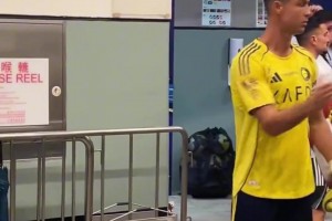 太帥了??香港大球場(chǎng)球員通道近距離看羅哥