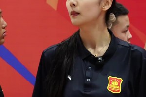 又美又颯！小籃球總決賽上的超絕女教練霸氣喊話：眼淚給我憋回去