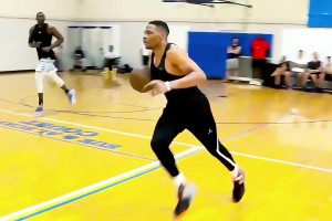 艾弗森vs威少，誰歷史地位更高？楊毅：AI技術(shù)更強，威少身體更好