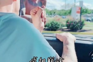 混成這樣了？曾經(jīng)詹姆斯的隊(duì)友德隆蒂韋斯特向等候紅燈的路人乞討