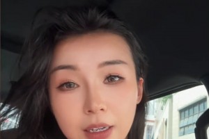 就是今天登記這個(gè)吧？張曼源此前穿著背心直播并曬出自己的老公