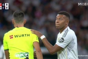 可惜了！阿諾德中場送長傳，姆巴佩停球單刀破門越位在先！