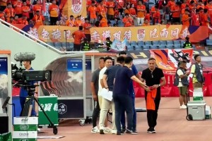 京魯大戰(zhàn)，泰山隊功勛外援巴力斯塔現(xiàn)身濟南奧體為泰山隊助威