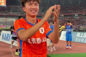 害羞靦腆大男孩一枚無疑！沉浸式體驗(yàn)王昊斌謝場(chǎng)，臉上都樂開花了