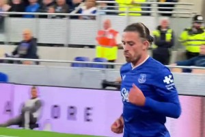 疑似內(nèi)涵被瓜帥棄用！格拉利什被破防的曼城球迷噴到刪帖