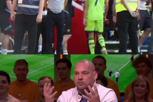 斯內(nèi)德：對(duì)抗C羅的那天開始，滕哈赫就失去了所有的尊重