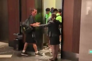 王剛&張玉寧沖突完整版，球迷叫囂，球員反懟飆臟話