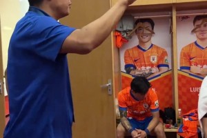 中場休息時韓鵬喊話：不要松懈，我們踢過很多糟糕的下半場