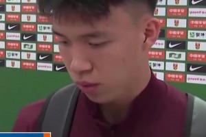 球場鐵腰變女兒奴！李源一休假帶娃暢游明水古城