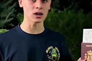 逆天！國外網(wǎng)友惡搞居勒爾拿著亞馬爾的護照，還丟進了垃圾桶??