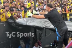 偶像魅力！大馬丁頂走近高呼他名字的厄瓜多爾球迷??