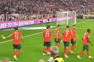 隊長！隊友進(jìn)球后在主隊球迷區(qū)慶祝，C羅致歉+招呼隊友離開