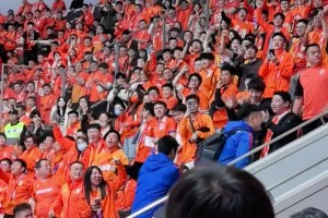 上海只有申花隊！泰山和申花球迷關(guān)系一直很和諧??