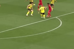 埃及法老法力無(wú)邊！薩拉赫人群中戲耍后衛(wèi)破門(mén)！