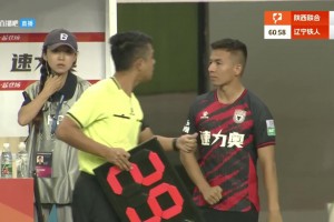 神算！陜西聯(lián)合臨時決定發(fā)完角球后再換糜昊倫，后者隨后圓月彎刀