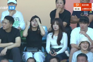 朝鮮族姑娘真上鏡?！中甲延邊比賽中導(dǎo)播頻繁給到看臺特寫鏡頭